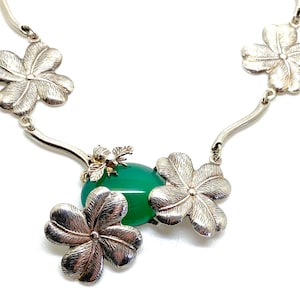 Precioso collar de abeja verde y plata esterlina con hojas