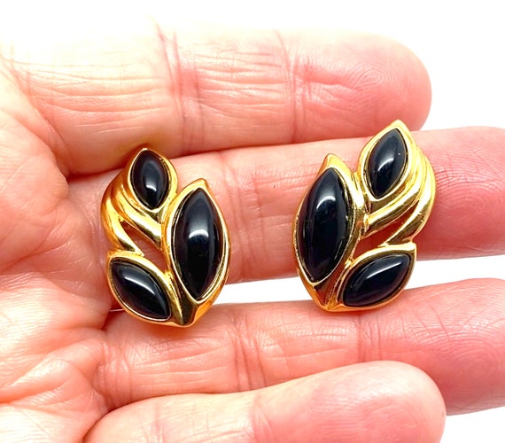 Vintage Trifari Black Enamel and Goldtone Clip Ea… - image 3