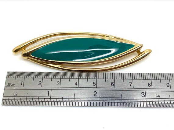 Vintage Green Enamel Monet Signed Goldtone Brooch… - image 8