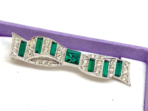 Lovely Art Deco Green and White Crystal BOW Brooch - image 3