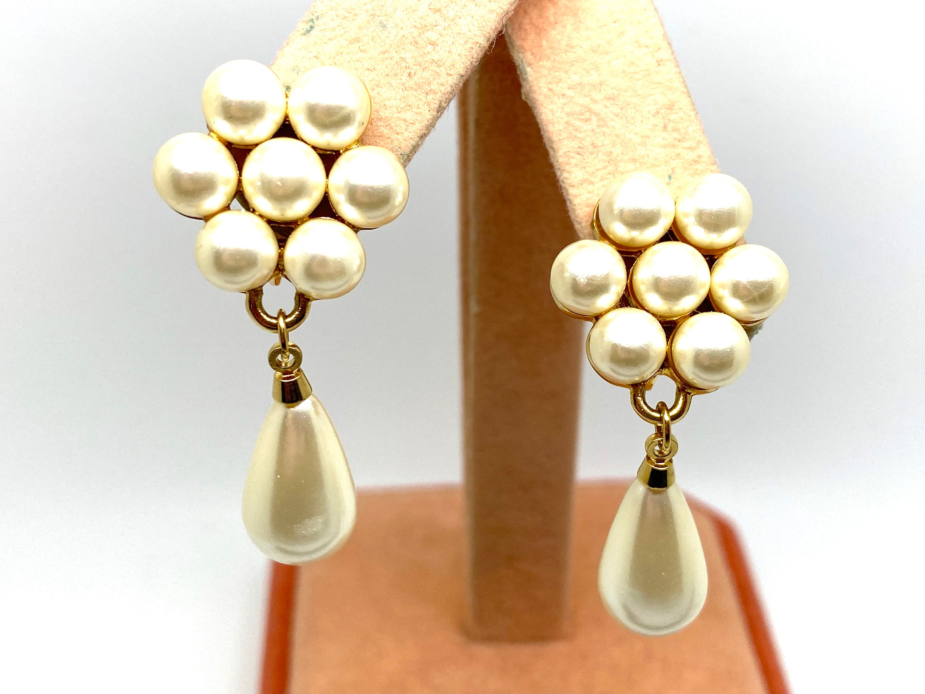Boucles d'oreilles clips vintage en métal argenté et perle