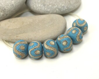 Cuentas de vidrio de 12 mm (6 unidades) con textura de lava, color azul turquesa y marfil, cuentas de donut artesanales de cristal de Murano.