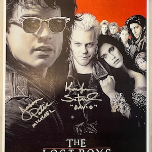 Corey Feldman In The Lost Boys Autographed 8x10 Cast Photo - Icon - Foto 9