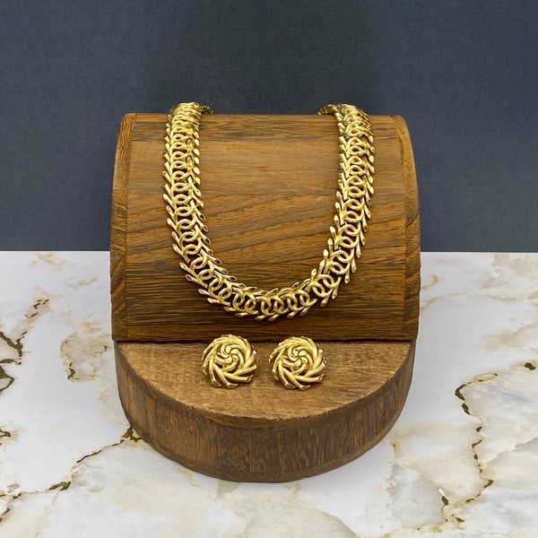 Crown Trifari Brushed Gold Tone Choker Necklace And Earrings Set