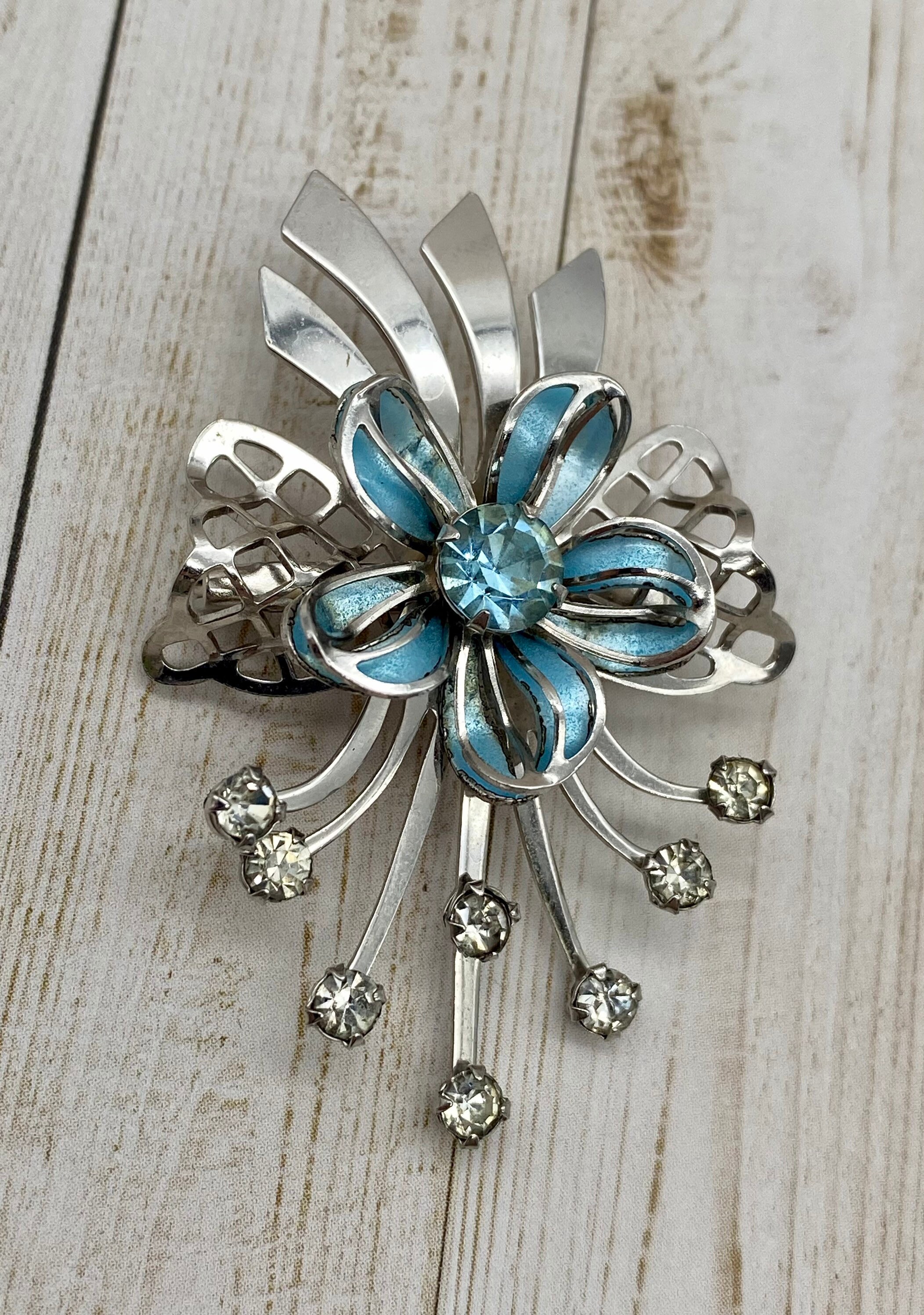 Bugbee and Niles 1940-50 Gold / Blue crystal broach and screw earring set Vintage B.N. Bugbee & Niles Blue Rhinestone Brooch Pendant  main image 3