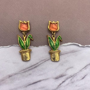 Avon Gold Tone Pink Tulip Flower Dangle Stud Earrings