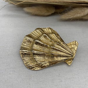 Vintage Shell Belt or Scarf Clip Vintage Silver Tone Metal and Faux Shell Scarf Clip - Etsy main image 4