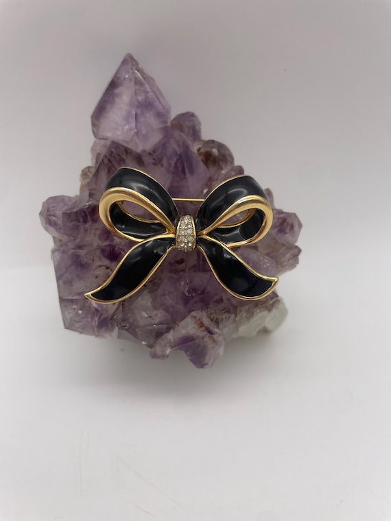 Vintage DSC Daniel Swarovski Co. Black Enamel Gold Tone Crystal Bow Brooch