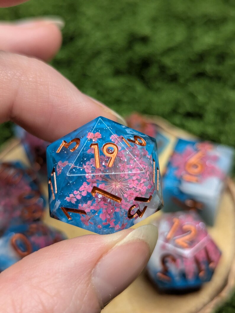 Körsbärsblommor Resin Tärningsset: Sharp Edge Polyhedral Tärningar bild 6