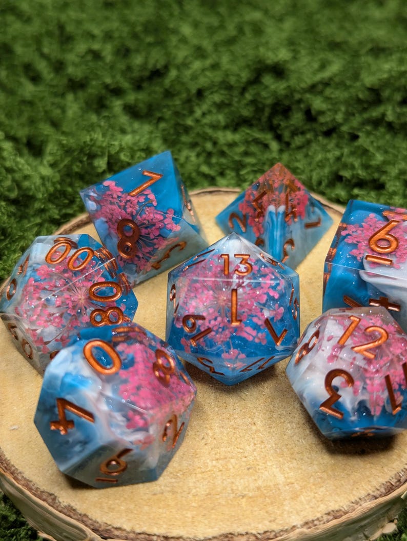 Körsbärsblommor Resin Tärningsset: Sharp Edge Polyhedral Tärningar bild 2