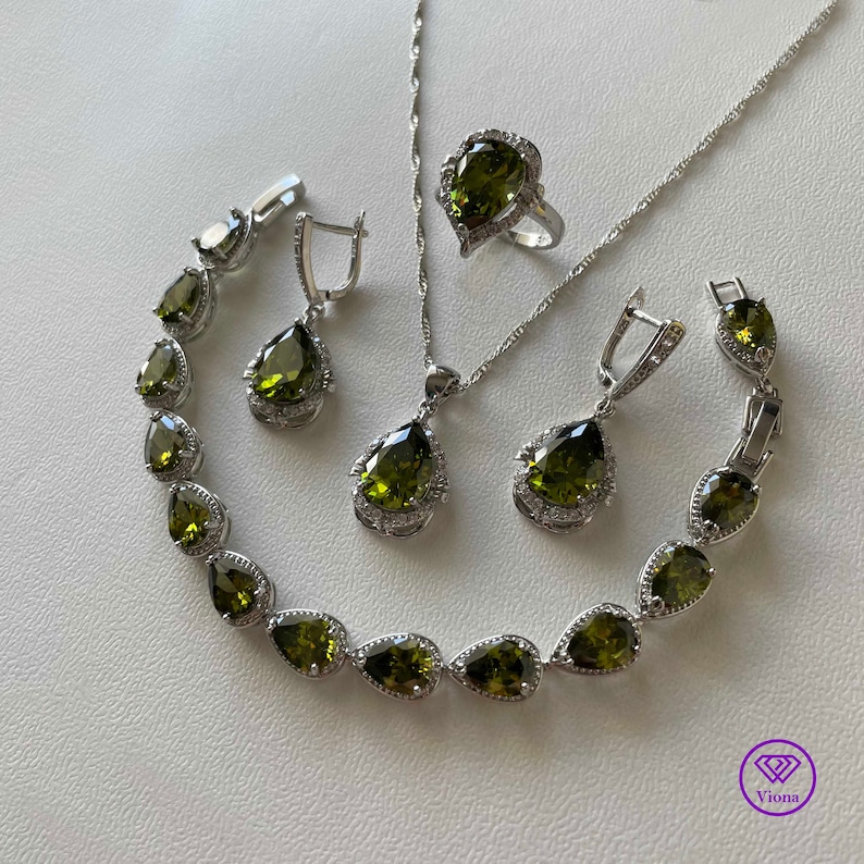 925 Sterling Silber versilbertes Schmuckset in vier Teilen und Zirkoniasteinen Olive Green