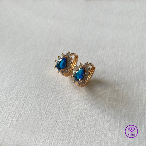 Vergoldete Marineblaue Cubic Zirkonia Ohrringe mit weißer CZ Dekoration