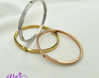 Luxury Minimalist Bracelets in Gold, Silver and Rose-gold color with Honeycomb Engravings