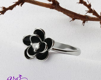 Platinum-Coated 925 Sterling Silver Lotus Flower Ring with Black Gemstone Accent - Elegant Nature-Inspired Ring