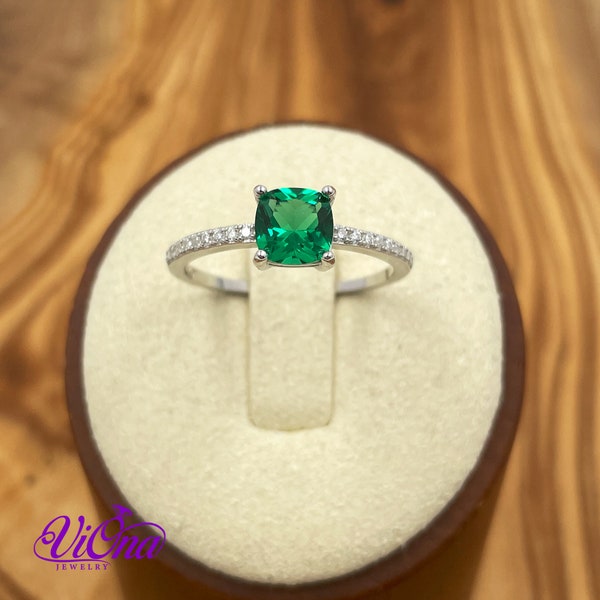 Synthetic Green Emerald Cushion Ring from 925 Sterling Silver and Decorated Cubic Zirconia, Stamped