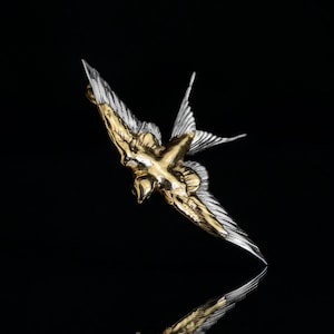 swallow pendant // bird pendant // golden swallow necklace // emerald pendant