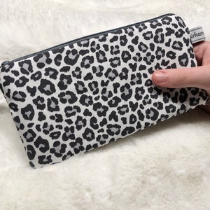 Mäppchen, hellgrau Leo, Schminktasche Damen, Federmäppchen, Leomuster, Leotasche, kleine Kosmetiktasche Damen, Geschenk für Freundin