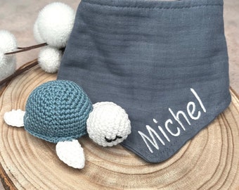 Baby Geschenk Set Bio Musselin Tuch + Babyrassel Schildkröte mit oder ohne Personalisierung