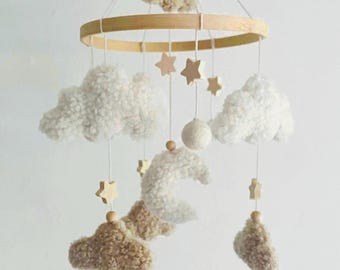 Babymobiel met wolkjes, bouclé/teddy-stof, ecru/naturel.