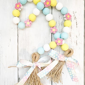 Summer wood beaded garland, spring wood bead garland, flower bead garland, Daisey home decor