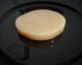 Kombucha-thee met paddenstoelen, gemaakt van commerciële teelt, voor 1 liter drank.