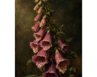 Puede incluir: Una pintura al óleo de un tallo de dedalera con múltiples flores en forma de campana en tonos malva, rosa y morado. Cada pétalo presenta intrincados patrones de manchas de color marrón oscuro sobre un fondo oscuro y texturizado.