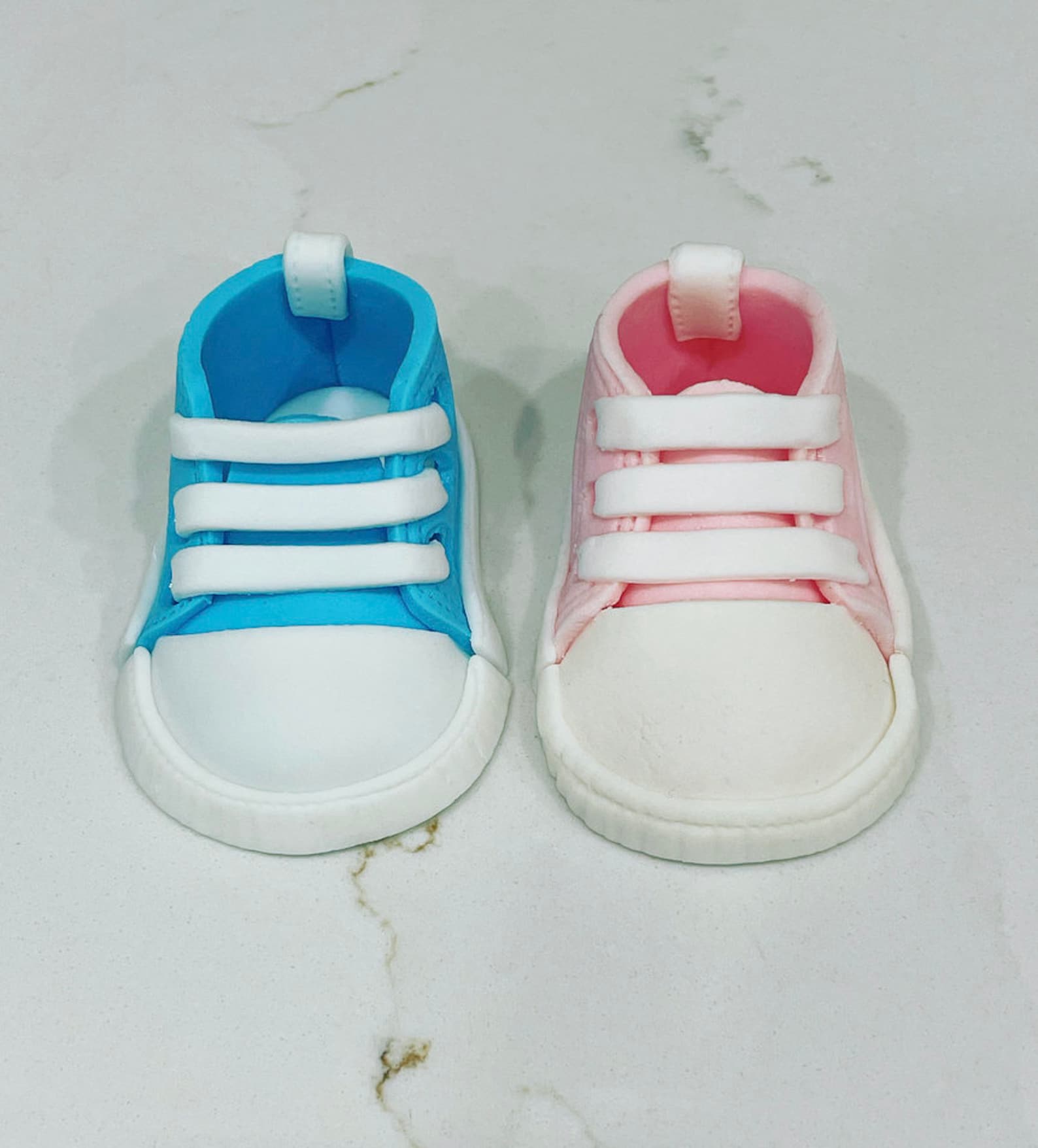 Baby shower shoe cake topper/fondant baby shoes/gender reveal Etsy España