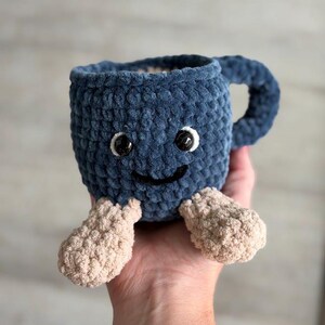 キャプテン・カプチーノ ― 手編みのぬいぐるみ