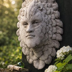Stenen figuur, Groeneman, wandreliëf, houthakker, waterspuwer, gegoten steen, vorstbestendig, bosgeest