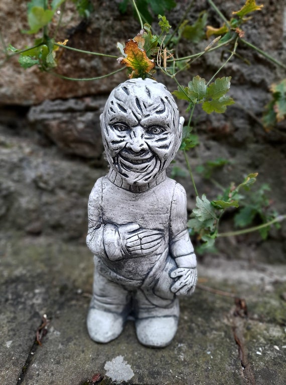 Frostfeste Zombie-Figur Aus Steinguss – Gruselig-gute Garten-Deko, Ca. 22 Cm Hoch