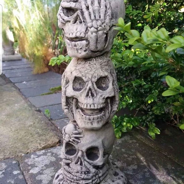 Steinfigur Gartenfigur Statue Skull Skulltower