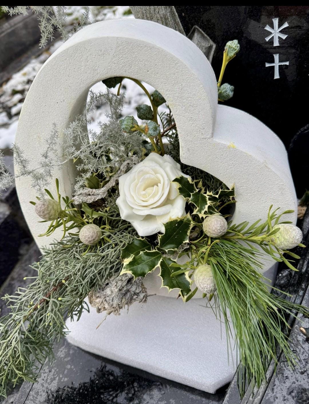 Herz Metall Gabione Zum Bepflanzen - Grabschmuck Mit Dunklen Steinen