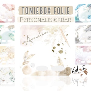 Könnte beinhalten: Ein Satz personalisierbarer Toniebox Folie-Aufkleber mit Aquarell-Blumenmustern. Die Aufkleber zeigen eine Vielzahl von Farben, darunter Rosa, Blau, Grün und Gold. Der Text "Toniebox Folie Personalisierbar" ist auf den Aufklebern sichtbar.
