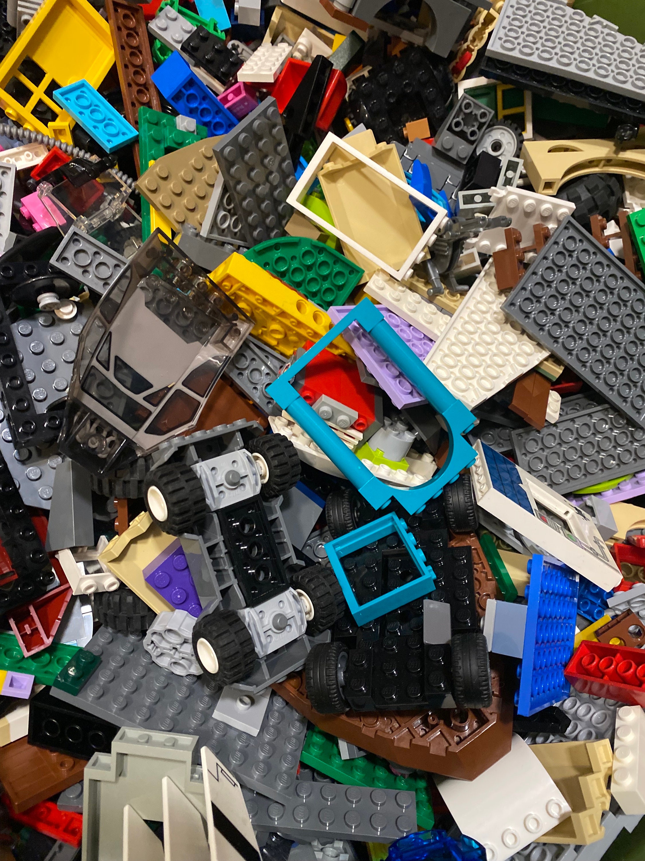 Building Blocks 1000 Pezzi Lego Assorted Lego Pieces On Buildin