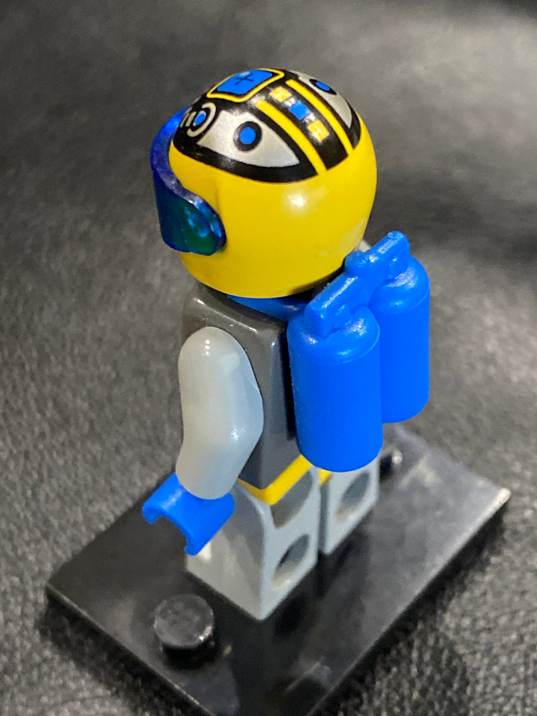 Sp049 LEGO® Unitron Chief Minifigure (sp049) - LEGO Space Minifigure ...