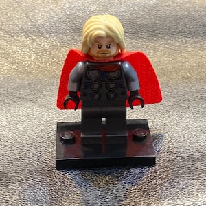 LEGO Thor Minifigure (sh0645) - LEGO Super Heroes Minifigure - Authentic Complete Minifig with All Original Pieces