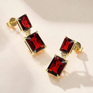 エメラルドカット天然レッドガーネットダイヤモンドパールドロップイヤリング | Divina 14Kソリッドゴールドダブルジェムイヤリング | | 1月の誕生石