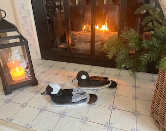 Paar Bufflehead-houtgesneden lokvogels.