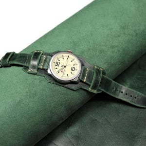 Green Distressed Leather Bund Watch Strap: Military Aviator Style