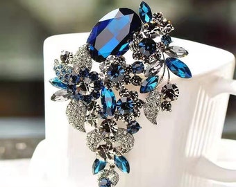 Elegant Crystal Flower Brooches for Women Vintage Style Gifts for Her