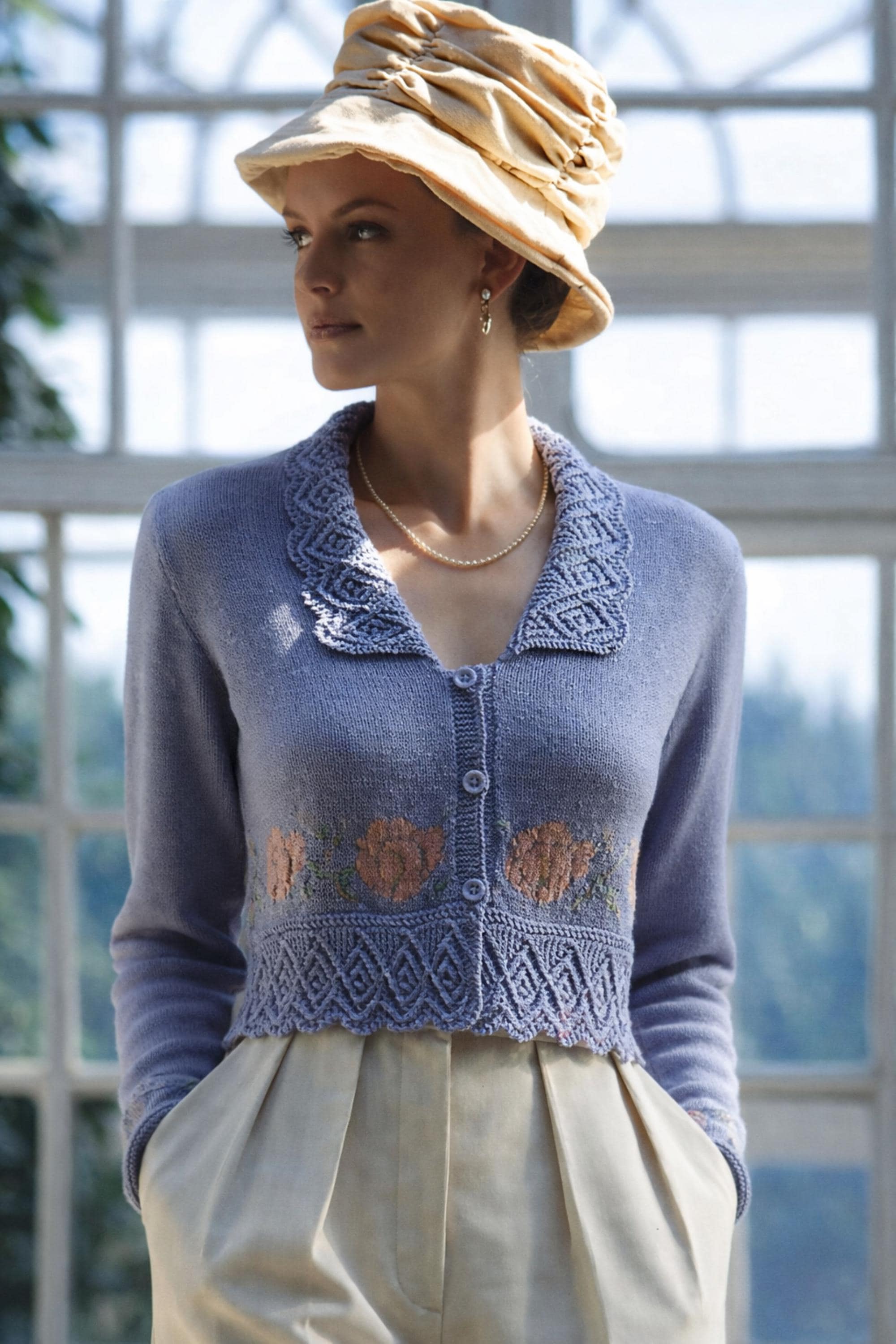 カーディガン lace collar e button check knit cardigan Malena Knitted Cardigan with Lace Collar in Beige – Sleeper