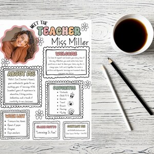 Pu&ograve; includere: Un foglio colorato stampabile per l'incontro con l'insegnante con una foto di un insegnante, un messaggio di benvenuto, una sezione su di me, i preferiti, una lista dei desideri, un motto di classe e informazioni di contatto. Il testo sul foglio dice "Incontra l'insegnante, Miss Miller".
