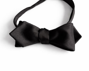 Papillon da annodare con punta di diamante, in raso nero, fatto a mano, accessorio formale per smoking da sposa