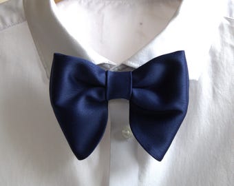 Papillon oversize in raso blu navy / accessorio pre-annodato per lo sposo