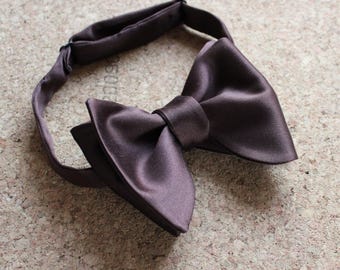 Papillon marrone oversize: papillon da annodare per lo sposo da sposa