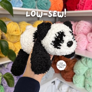 Op de afbeelding: Een handgemaakte panda knuffel met zwart en wit bont. De panda heeft zwarte oren, poten en oogvlekken, met een zwarte neus. De tekst "LOW-SEW!" staat boven de panda. De tekst "PDF PATTERN ONLY" staat rechtsonder.