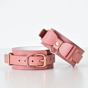 Premium Handmade Leather Hand Cuffs with Bow – Custom Color Options – Elegant Unisex Fashion Accessory for Everyday or Special Occasions