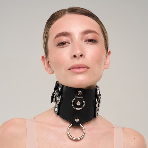 4 O-ring Leather Collar With Locking Buckle, Heavy Duty Posture