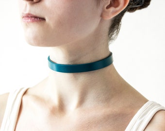 Collar de día de gargantilla de cuero público discreto personalizado azul hecho a mano (132 variaciones de color, UN PRECIO para todos los TAMAÑOS)