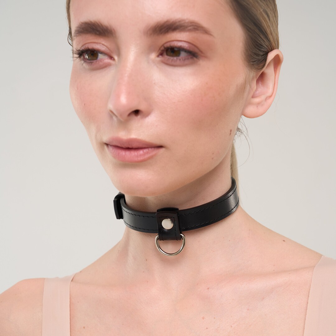 Handmade Black Leather Choker With D-ring (792 Color Variations